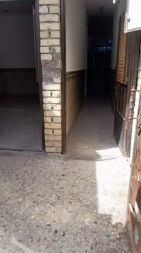 البيت للايجار حي البساتين حي السلام 100 متر بالظهر شارع السبيس ٠٧٧١٦١١...