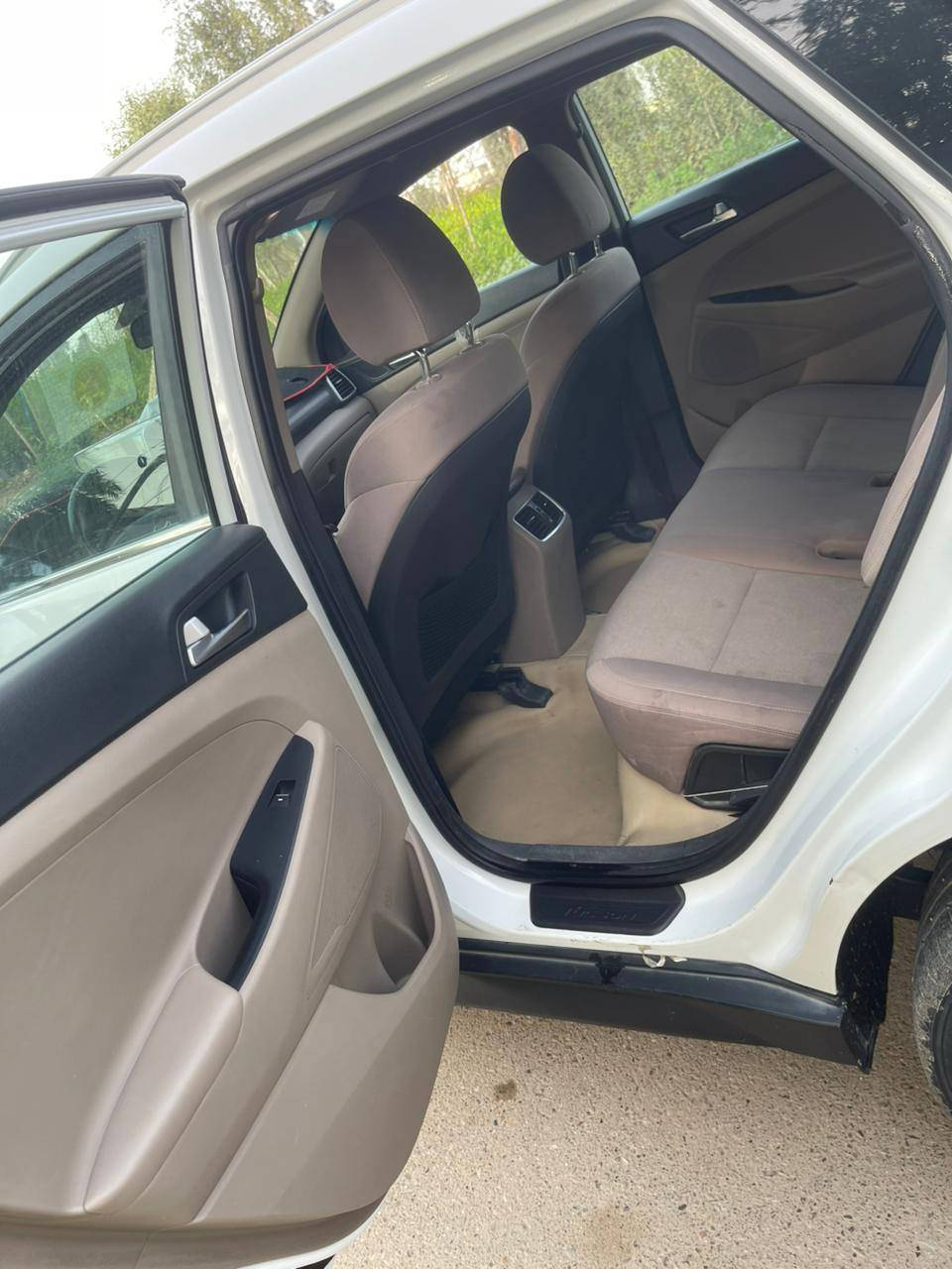 السلام عليكم ورحمة
هونداي توكسان 
م 2019
رقم أربيل تحويل وكاله شرط
سياره فول بدون بانوراما
سياره بيها مكانات رصعات ونصبغن
ماشيه 87 ألف سياره نضيفه كير مكينه
صدر تاير جاهزه من كل شي
سعر السياره 165 قابل للتفاوض
***********
