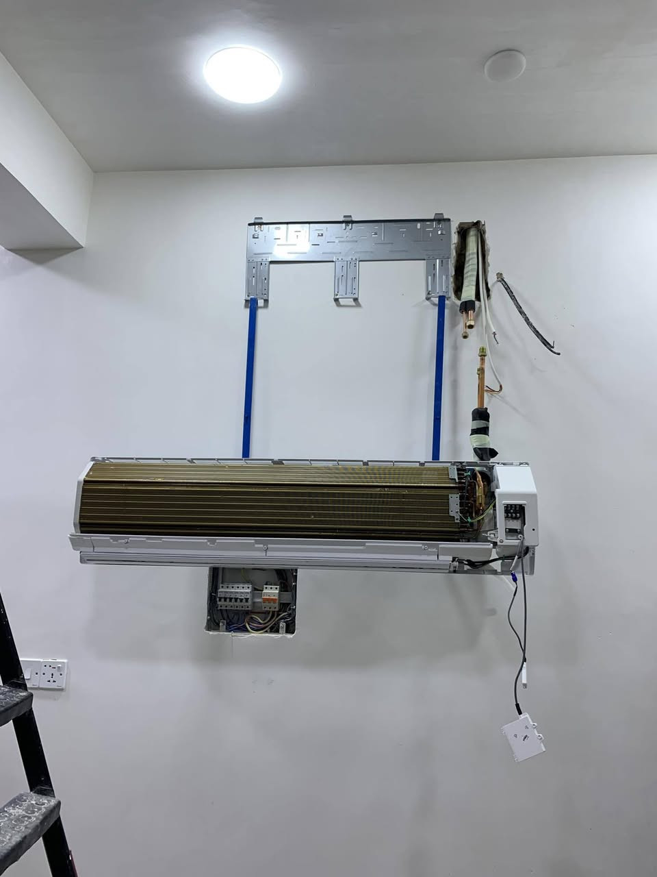 استاند تنصيب بوري دفن يمنى يسرة عمودي افقي عندي ظاهري.
للحجز ولمعلومات الاتصال واتساب 
***********
***********
السعر 40 الف 
متوفر توصيل بغداد مخافظات
