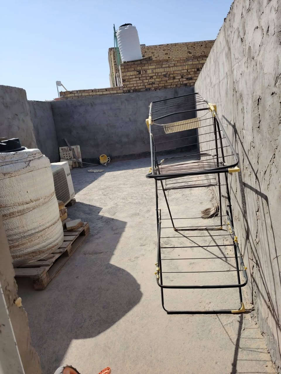 🏡 بيت للبيع – فرصة حقيقية بسعر مناسب
بيت للبيع جاهز للسكن، بناء طابوق وأساس وسقف كونكريت وشغل نظيف ومرتب ✨مال جناي
المساحة: 65 متر
📍 الموقع: حي ميسان – مجاور سكلة الكراعاوي – شارع أسواق العائلة
💰 السعر: 30 مليون (قابل للتفاوض للجادين)
🔹 يتكون من:
غرفة نوم كبيره
صالة مريحة
مطبخ مفتوح على الصالة
صحيات
مكشوفة
بيتونة مرتبة 
🔹 مميزات البيت:
✅ شارع مبلط
✅ إنارة طاقه شمسية
✅ كهرباء فول
✅ يبعد 300 متر فقط عن شارع الستين
✅ قريب من المدارس والأسواق
✅ منطقة هادئة وجيران ذهب 🌟
البيت مناسب لسكن عائلة صغيرة أو استثمار مضمون 👍
🎁 وهديه خط مولده 💥


**إذا كنت صاحب هذا الإعلان وتريد حذفه لأي سبب، رجاءا أرسل رسالة إلى الدعم الفني**