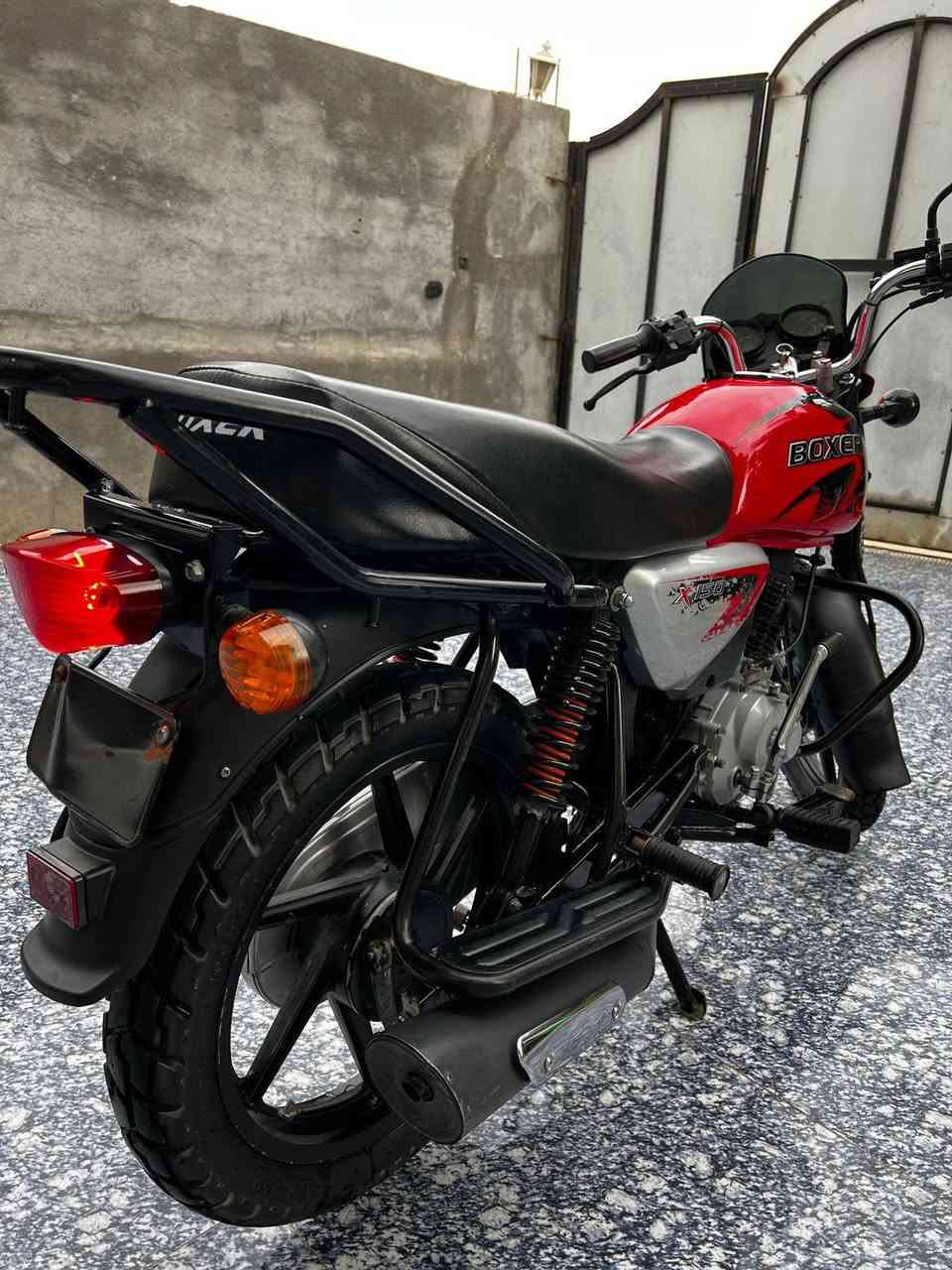 سلام عليكم بوكسر مديل 22 نضيفهه حيل ما مفتوحه ولا ملعوب بمحركها مالت جناي وموضف رقم سنويه كامل رقم
***********
