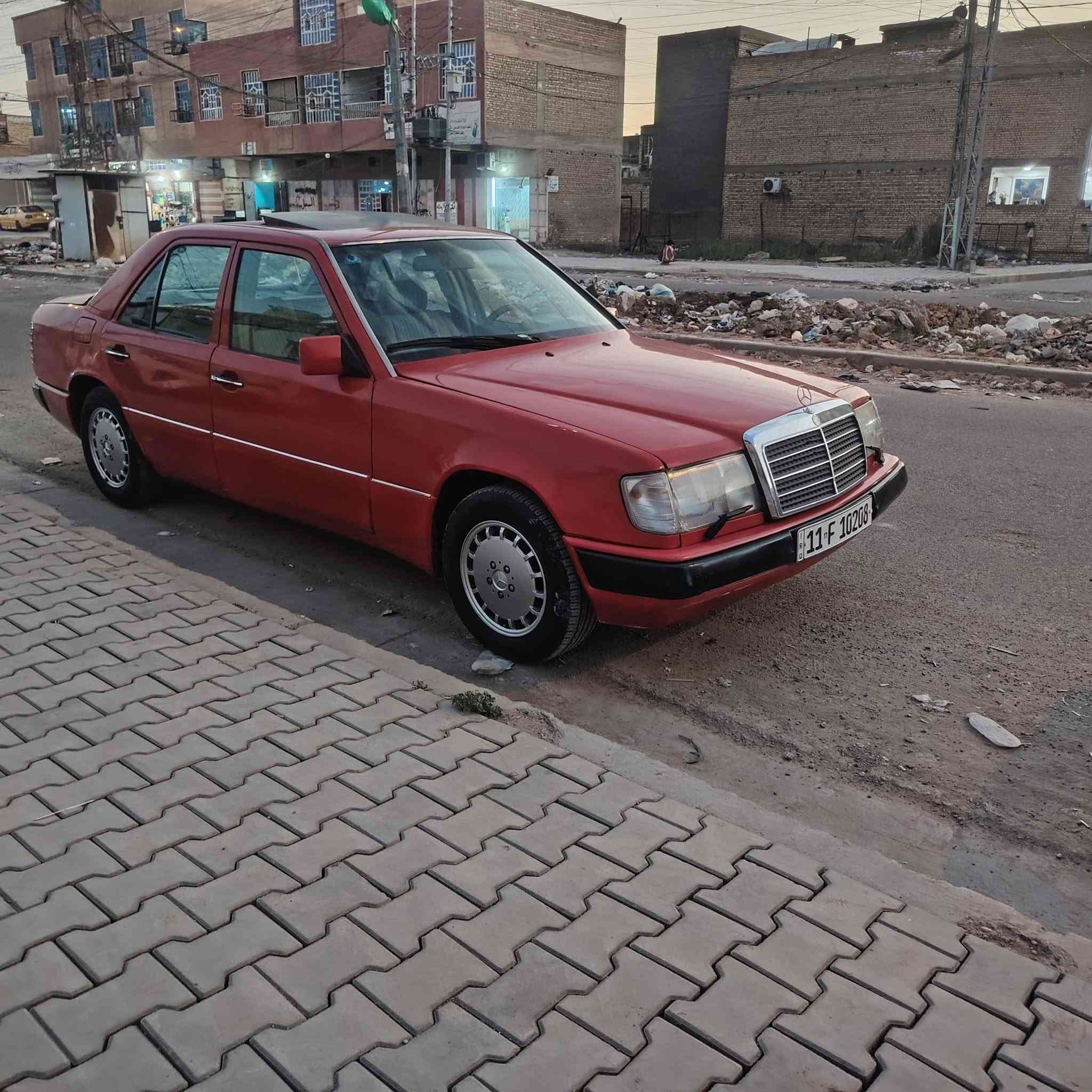 سلام عليكم للبيع مارسدس مديل ١٩٩٠ مكينه خراطيم كير مكينه مكفولات تبريد ثلج صدر خلفي امامي جديد تخم تاير جديد قواعد دبلات مكفولات للبيع او مراوس حسب القناعه السعر ٥٨ العنوان بغداد الحسينيه ***********
