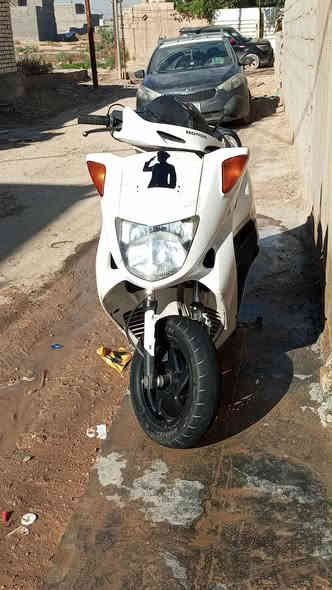 السلام عليكم دراجه البيع فور سايد خير من الله الدراجه كامله مابيه نقص اوراق مابيه  جابلق مكسور الامامي 500وبيه مجال***********خابر وتدلل بكان الدراجه بغداد جسر اديالى الكرغوليى
