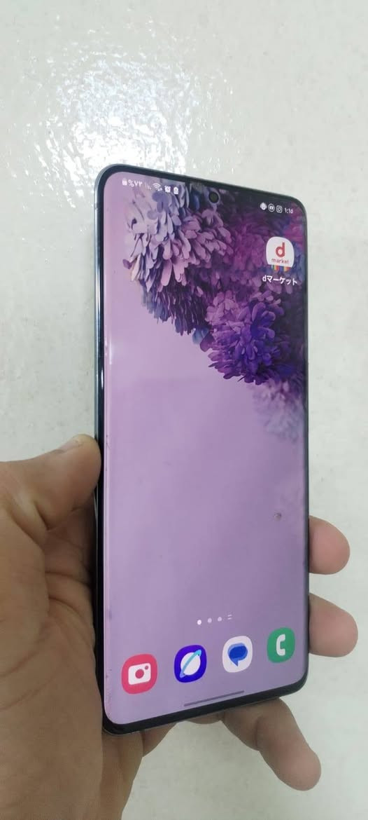 السلام عليكم
كلكسي سامسونج s20+5g ياباني 
الجهاز كله عربي خط واحد فقط فطر بالضهر 
ذاكرة ١٢٨
عشوائيه ١٢ 
مكاني حريه ***********
