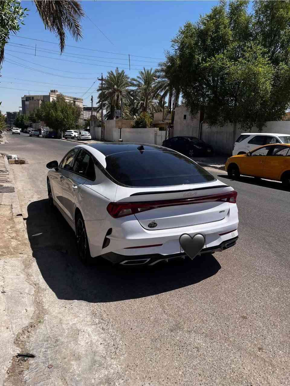 السلام عليكم
للبيع K5 موديل 2023 وارد امريكي 
سنوية مجددة باسمي شخصياً 
فول مواصفات واضحة ضمن الصور 
حادثها خلفي بدون ايرباك 
مكاني بغداد البنوك سعرها 190 ورقة
للاتصال بالرقم فقط : ***********
