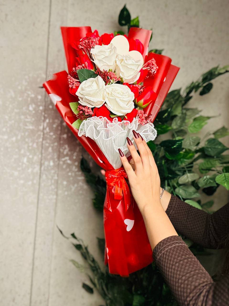 وقعتُ في حُب هذه التفاصيل.. شوفوا الجمال! 🥺❤️ بمناسبة عيد الحب بوكي ورد تختصر كل معاني اللطافة.❤️❤️❤️.

بعض الهدايا ليست مجرد أشياء، بل هي مشاعر مُغلفة بالورد.. شكرًا لمن جعل يومي أجمل بوجوده وبجمال ذوقه." 🌹✨

كأنها قطعة من الفن.. تناغم الأحمر مع الأبيض يعطي شعور بالفخامة. الورد مو بس هدية، الورد تقدير للروح." ❤️ شكرًا من القلب. 💍✨
مع كارت عبر بهدية تحچي عنك 💌

سعر البوكي ٢٥  الف


**إذا كنت صاحب هذا الإعلان وتريد حذفه لأي سبب، رجاءا أرسل رسالة إلى الدعم الفني**