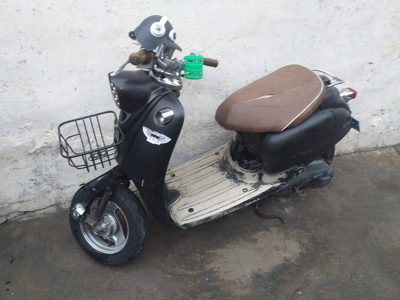 سلام عليكم دراجه عبد الحليم دراجه حلوه نقص جاملغ امامي او كفر خلفي رقم الهاتف ***********   العنوان الطوبجي قرب الدائره مال المرور السعر 100 الف 🛵
