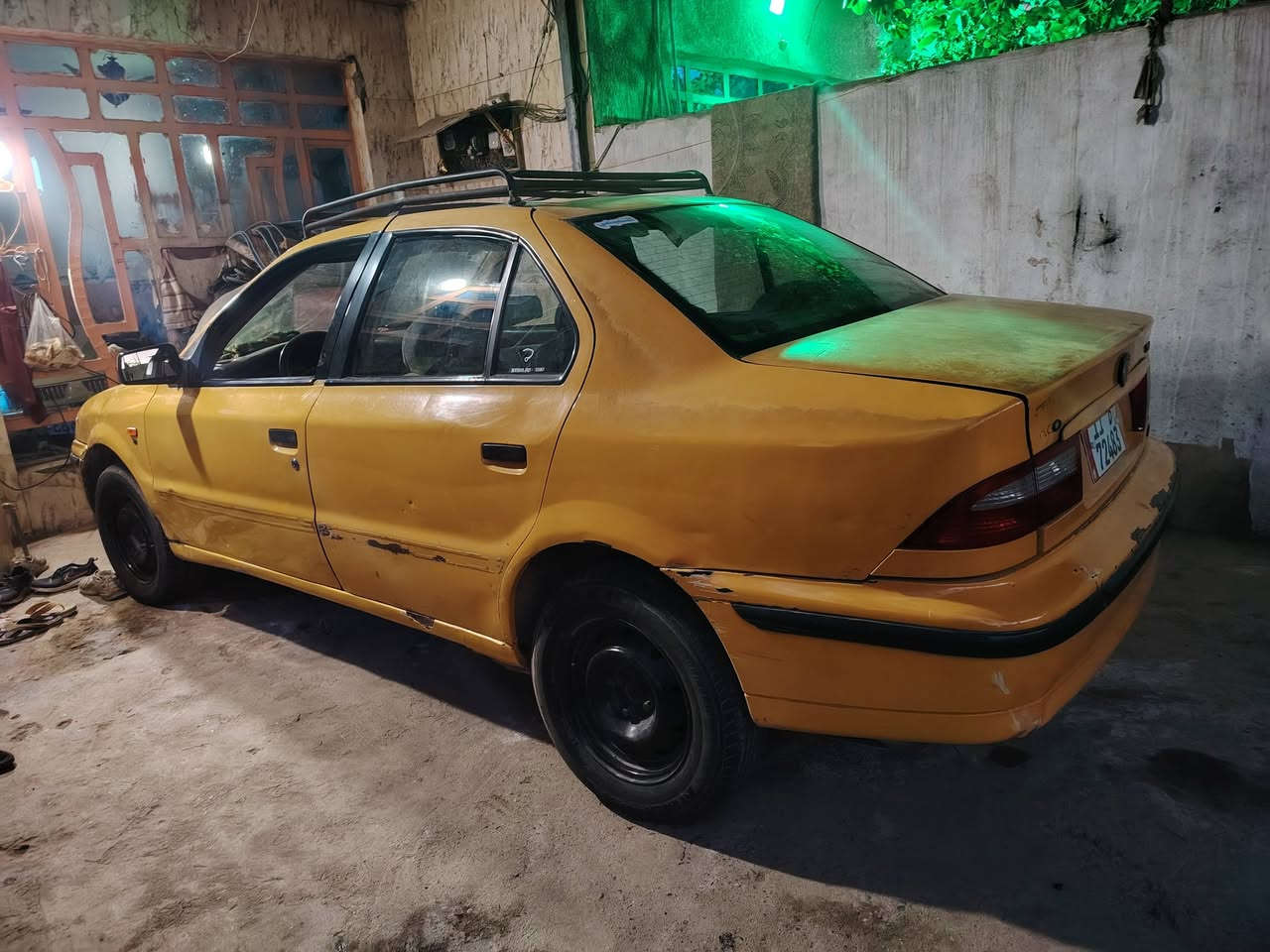 السلام عليكم من رخصت الادمن سيارة سمند 20012 بلاديه سياره مبدل بيها الباب الخلف الصدر صدر امام خلفي نضيف المكينه لا طشه رقم دولي مصفره باسمي مصفره هيئه وغرامات السعر 20 ورقه  سيارت حلوه بس غرفتها يرادلها ترتيب ***********
