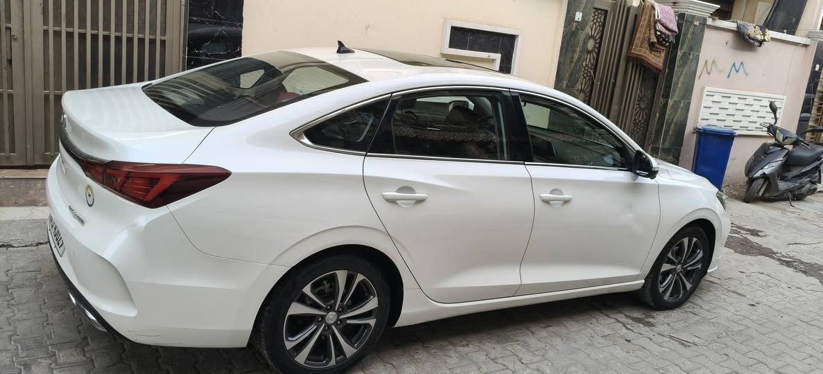 السلام عليكم ورحمة الله  سانجان ايدو بلاص  موديل 2023 حره باسمي ماشيه 84 الف  مكفوله  السياره جديده حيل  
السياره فول مواصفات  S اعلى فئه بيع او مراوس ب ايدو 25 او بي واي دي         مواصفات السياره
مكينه 1400 شرط بانزين عادي وتوكل 
تبريد ثلج
كشنات جلد تدفئه  وتبريد
رادار امامي
كامرات 360 وتسحيل داشكام
بانوراما. عل طول القماره
اشاير بلمري + هيترات جانبيه
 تخم تاير جديد+ صدر كله جديد  
رقم بغداد حره بسمي تحويل مباشر ماشيه 84 الف
مكان السياره بغداد حي البساتين ***********
