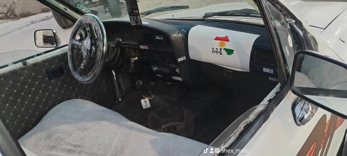 سەرەتا بەناوی خوای گەورە تویتا   مۆدیل1990 بۆفرۆشتن گێڕومەکینەو ئەکسلی بەشەرت چرکەی تیانیە دەعموولیدراوی هیچ نیە  سەنەوی تەحویل ئەسڵە چوارتایە  لۆکی لەژێرە  کارەبای مەزبووتە  ناوبۆدی تیایە سعری23گەلاومەعامەلە شوێن سەیدسادق ژم***********
