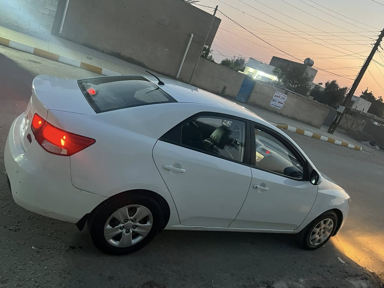 السلام عليكم 
للبيع فقط كيا سيراتو موديل 2010 خليجي رقم أربيل شرط التحويل. محرك 1600دوش كير أوتوماتيك بدون صبغ فقط شبرين سونار بالمنشور. مكاني سامراء السعر 96 بيها مجال بسيط 
***********
