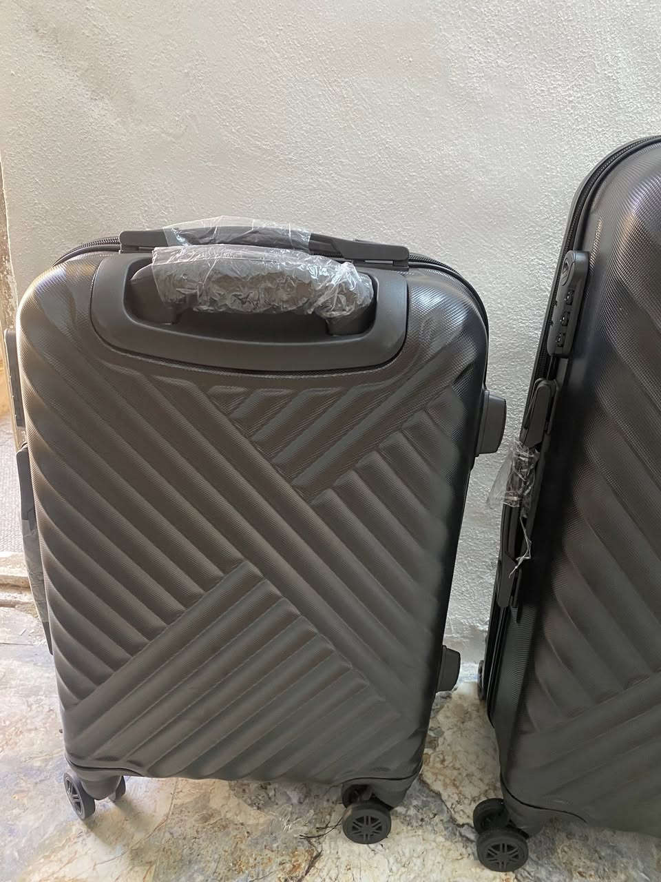 سيت جنط متكون من 3 قطع
القياس 70 و60 و50
السعر 95


**إذا كنت صاحب هذا الإعلان وتريد حذفه لأي سبب، رجاءا أرسل رسالة إلى الدعم الفني**