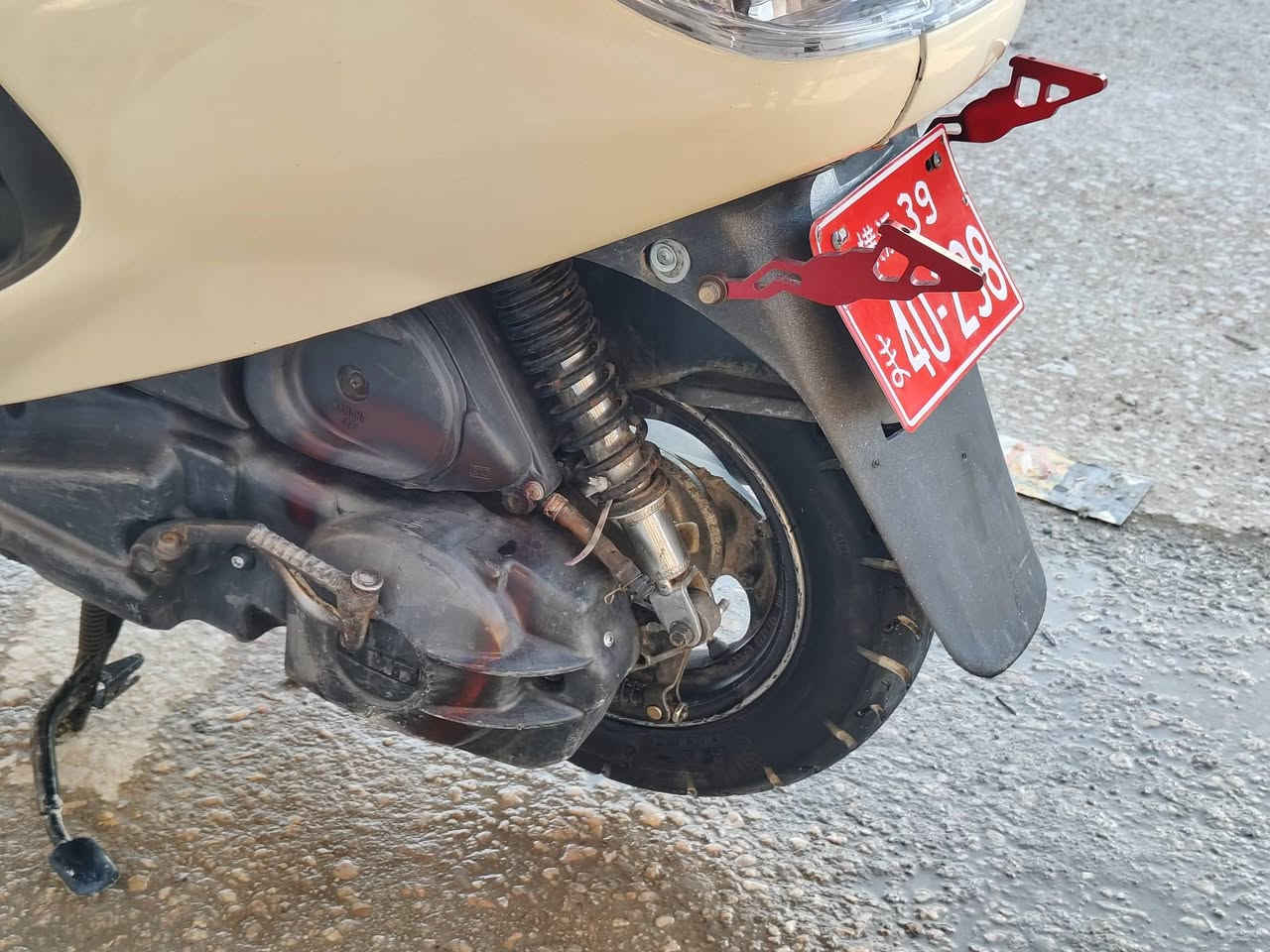 سلام عليكم دراجه فراشه فحل أصل مكينه مامفتوحه شلعه ومعدل كهربايات كله شغاله تخم تاير  جديد زيرو بمعنه الكلمه وكله صار اله 25يوم من طالعه السعر 550وبيها مجال حك الجيه العنوان نجف الرقم ***********
