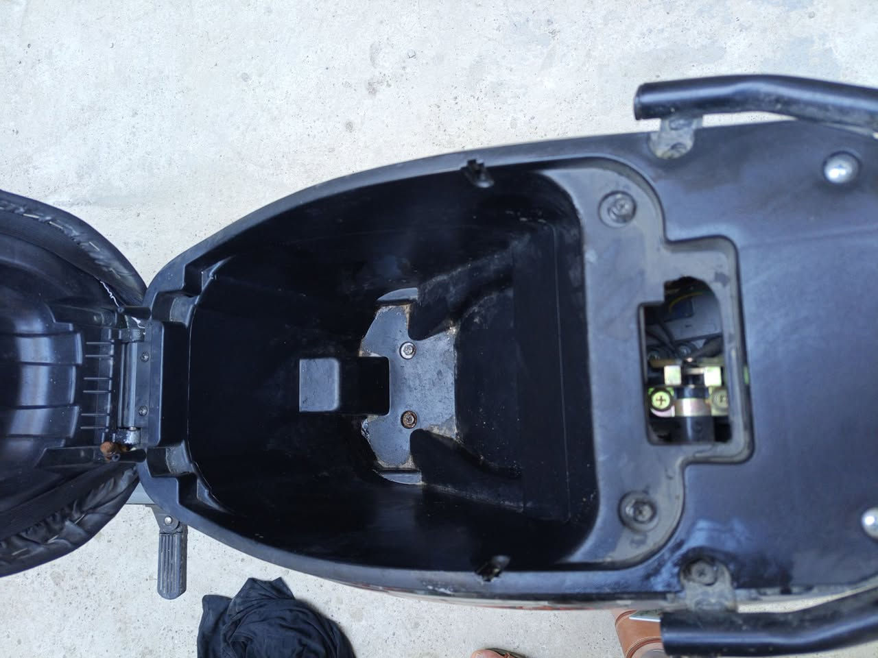 سلام عليكم
دراجة شحن korea mr غنيه عن التعريف موديل 2025
1دراجه ام صندوق 
2السرعه 85 
3تشغيل سويج
4تشغيل عن بعد بصمه 
5تشغيل كرت 

كدامكم بصور نضيفه استخدام قليل كلش مشموره بلبيت 
استخدام قريب ال 3 اشهر
السعر 300 مجال حك الجيه 
العنوان كريعات قرب العيادة الشعبيه 
العنوان الثاني الفضل ساحة الزبيدة
للتواصل اتصال او واتساب 
***********
