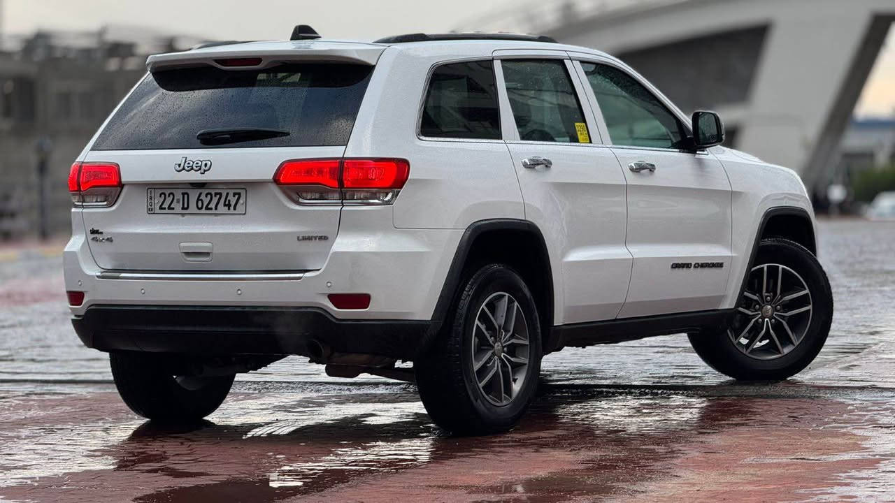 سلام عليكم جيب 2018  شيروكي  للبيع اكلين وكفاله بدون حادث السياره جديده لوك عل شركه ماشيه قليل واستخدام شخصي فول لمتتد السياره السعر ٢٥٥ ورقه الاستفسار اتصل *********** بغداد, العراق
