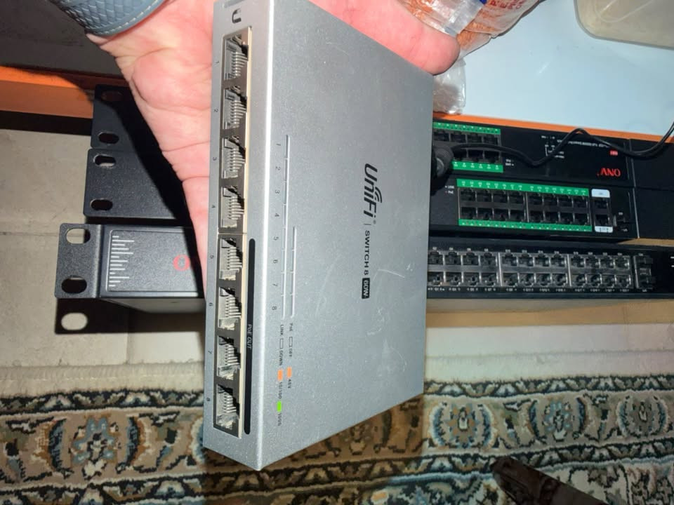 سلام عليكم سويتشات نوع onv اصليات استخدام قليل جدا للبيع مع سويتش نوع unifi 60 واط كلهم على سعر 600 الف ابيعهن شرط الفحص او اذا بيهن مشكله يرجعن
***********
