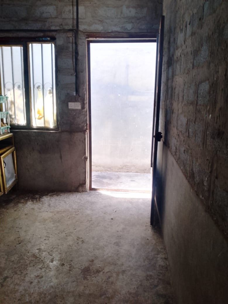 السلام عليكم  بيت للبيع  ١٠٠ متر بطويريج منطقه البياش فرع  مقابيل محكمه الرجيبه البيت اسهم  بسمي  ***********
