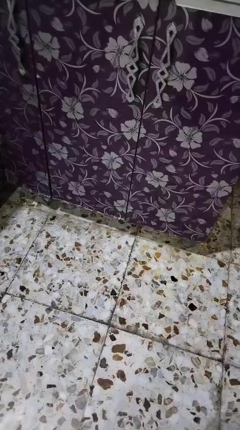 كاونتر mdf والأبواب hdf مستخدم لبيع السطح مرمر سعره 350 
ويا طباخ ***********
