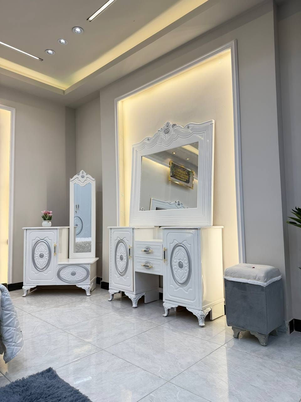 السعر // مليون فقط 😍

🔅تفاصيل الغرفة المرمري  ....

 خارج ٤ملم ام دي اف 🔺
وداخل معاكس ٣ملم 
صبغ حراري  درجة اولى 

عدد القطع  ٧ قطع 😍
🔺1 //جرباية  قياس  ١٦٠ × ٢٠٠ 
🔺//ميز جانبي ايسر قياس ٥٠
🔺2// وميز  جانبي  قياس ٥٠
🔺3// زاوية ارتفاع مترين عرض ٨٠
🔺4// وميز بلازمه  
🔺5//وميز مراية ارتفاع مترين عرض ١٢٠
🔺6// وكنتور ٦ باب  ارتفاع مترين و١٥ طول ٣ متر و١٥

القطعه الثامنة حسب الطلب شازلون
سعرها ٥٠ الف ❤️

(توصيل مجاني مركز بغداد )
التوصيل يشمل الشد مجاني 🔥
(اطراف ٥٠)
باقي المحافضات حسب البعد
شازلون سعرها ٥٠ الف
شازلون مخزن ٧٥ الف


**إذا كنت صاحب هذا الإعلان وتريد حذفه لأي سبب، رجاءا أرسل رسالة إلى الدعم الفني**