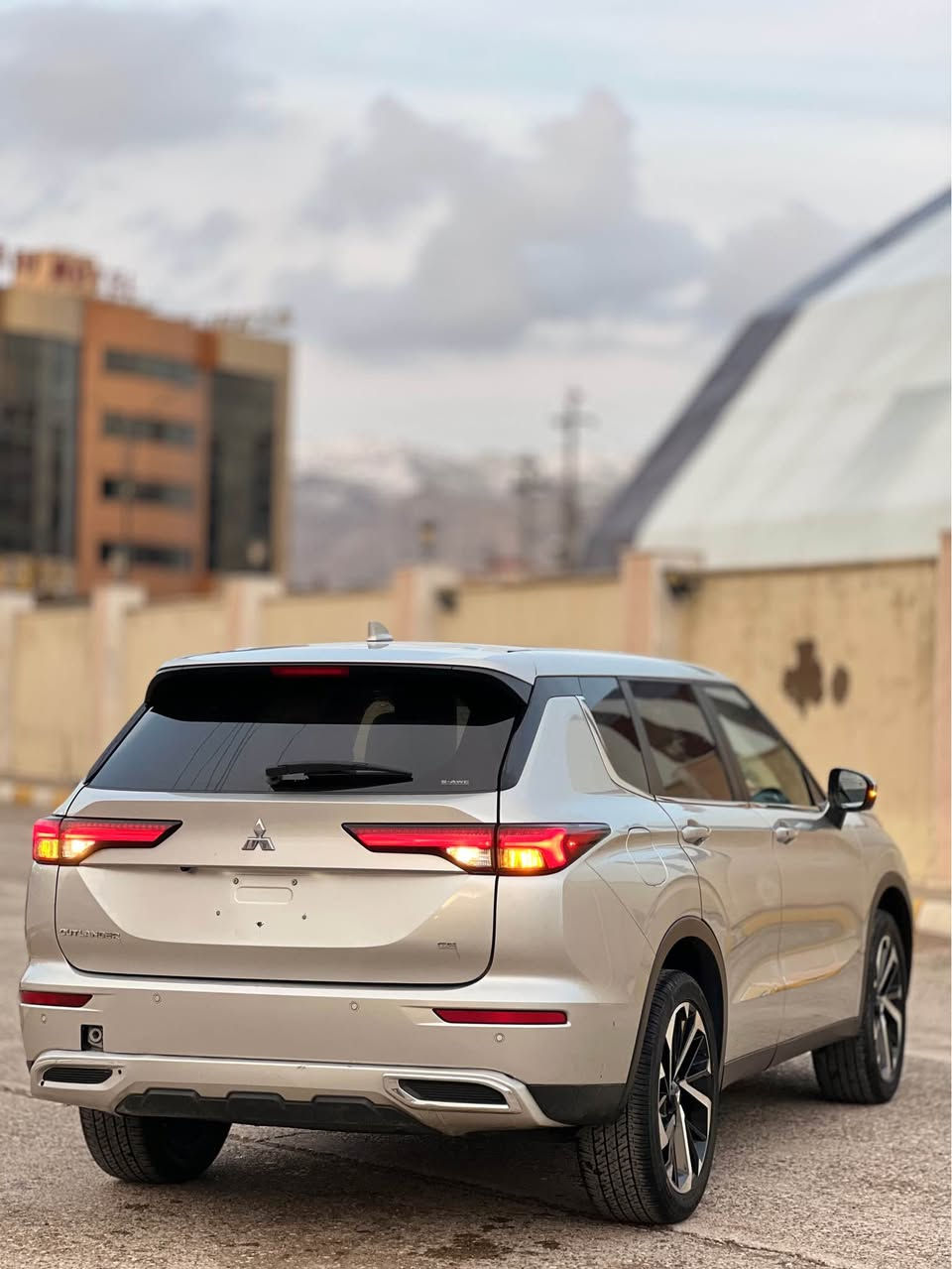 مستيبوشي اوتلاندر 2024
سبغ دوو بارجه و نيوو بي داغلي 
ارباگ سيستم شريكه 
ماسفات SE AWD فول 
بردو رادار شريكه 
سعر 168و مجال
شوين اكري 
رقم تلفون :***********☎️
