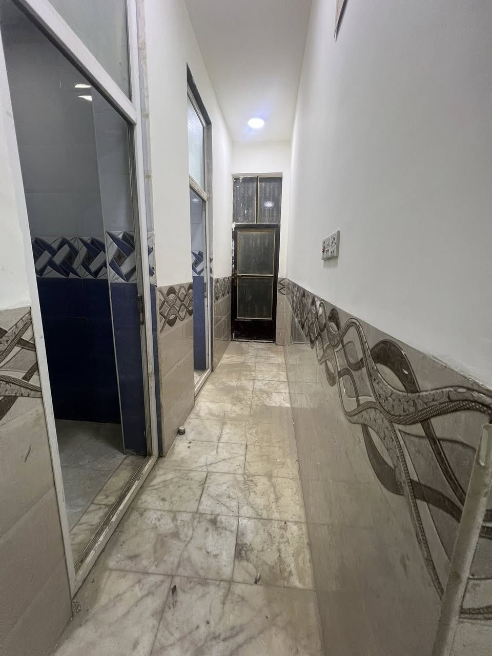 #للايجار_للايجار 

🏠 / دار للايجار مساحة 150 م 

🧱 بناء جديد درجه اولى ارضية مرمر 
                 
طابق واحد / مطبخ. أستقبال. هول . غرفة نوم . وكراج . مجمع صحيات عدد 2 شرقي وغربي  .

🌎 الموقع / شارع 30 قرب دكتور مثنى البديري

سعر الايجار // 300 الف 🔒                        
         
للأستفسار اكثر  مراجعة 
#مكتب_الود_للعقار_والمقاولات 

بداية شارع الحسينية من جهة شارع 80 قرب صيدلية الكمال 
او الاتصال :

 ***********
***********
***********
