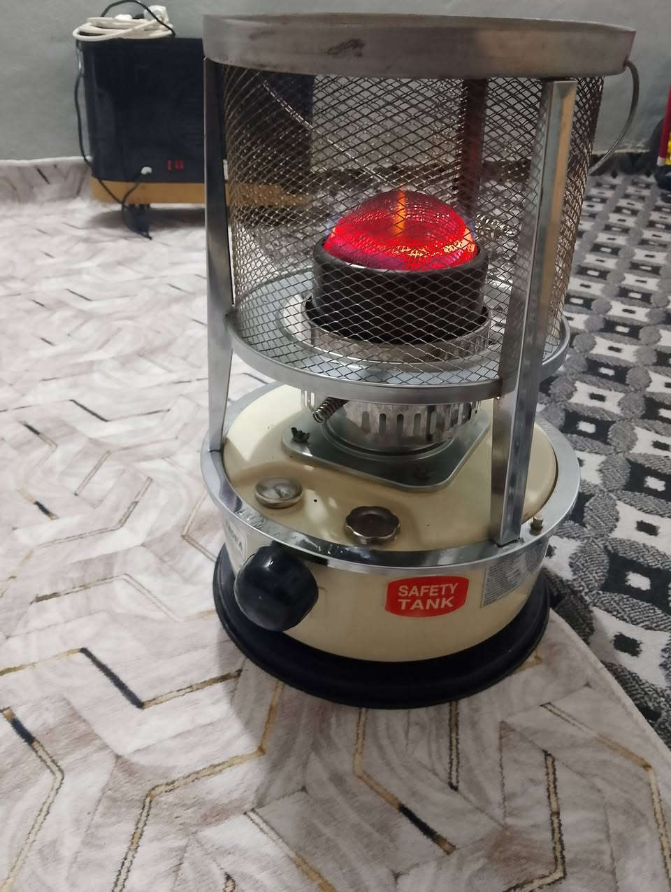 للبيع صوبا كيرونا نضيف استفسار على الرقم ***********
