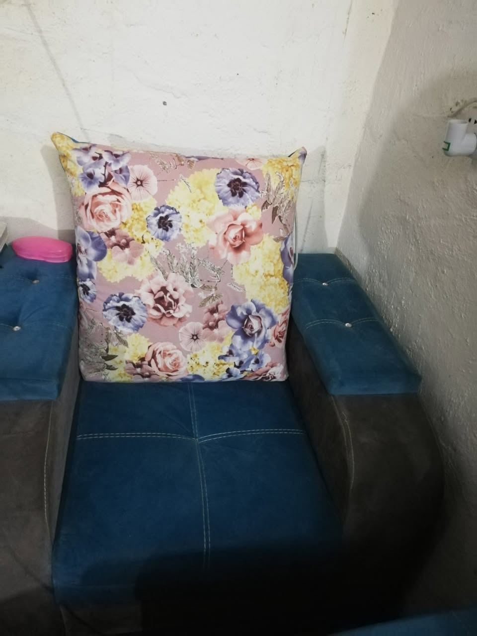 تخم ٢ قنفة كبيرة و ١ قنفة صغيرة و ٢ كراسي


**إذا كنت صاحب هذا الإعلان وتريد حذفه لأي سبب، رجاءا أرسل رسالة إلى الدعم الفني**