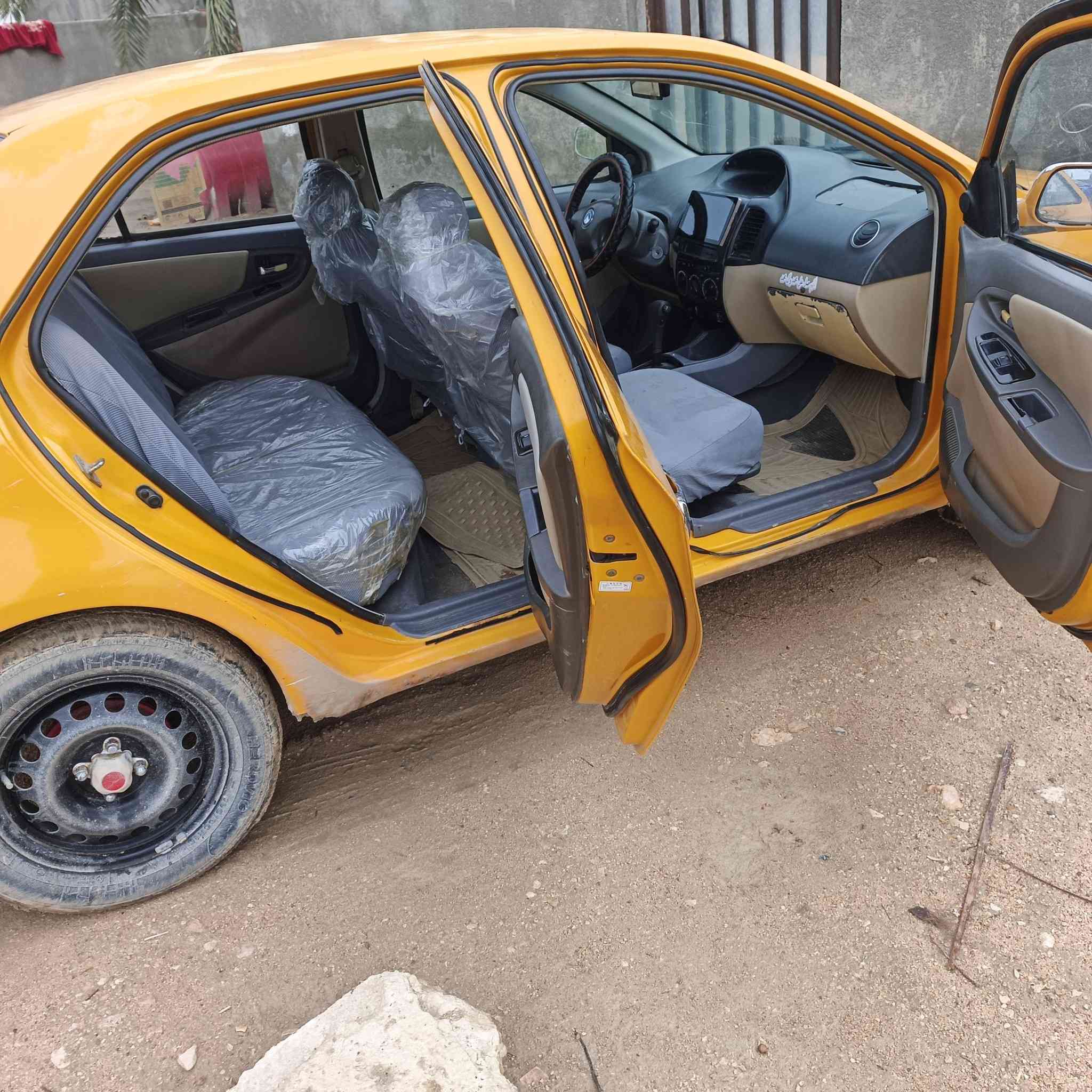 سلام عليكم للبيع جيلي ام كي2011 محور كورلا كير ومحرك صار شهر من شاديته ظفيره وعقل جدد سياره كلش حلو وجاهزه رقم بغداد العنوان السماوه رميثه سعر 32بيه مجال ***********
