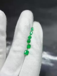 زمرد طبيعي • ٢٫٦ قيراط • سوات باكستان