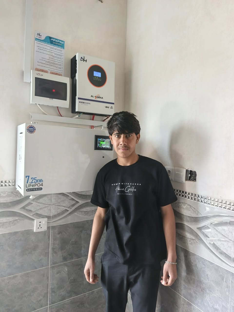 تم بحمد الله تنصيب منضومه طاقه شمسيه في كركوك /قريه چردغلو... 

للأخ صالح عواد  .... 

قدرة المنظومة:

🔹8  أمبير نهاري في الظروف القياسية.

🔹8أمبير ليلي.

مكونات المنظومة:

1. البطاريات:ليثيوم... 7.25kW

🔹 ضمان استبدال 5سنوات 

2. الألواح الشمسية:

🔹 ألواح فلاديفيا 600 واط.

🔹 عدد الألواح:4 ألواح.ذات وجهين وذات كفاءة عاليه 

🔹 ضمان 15 سنة، وعمر افتراضي يصل إلى 40 سنة.

3. الإنفرتر:

🔹 إنفرتر حجم  4.25kw

🔹 ضمان لمدة سنتين.

4. هيكل الألواح:

🔹 مصنوع من الحديد المغلون المقاوم للصدأ لضمان المتانة.

التشغيل والصيانة 🛠️

🔹 المنظومة تعمل 24 ساعة يوميًا مدى الحياة دون مصاريف إضافية.

🔹 الصيانة الوحيدة المطلوبة هي غسل الألواح الشمسية بالماء كل بضعة أسابيع.

الضمان شامل لجميع مكونات المنظومة

🔹 من شركة النبع الهادر فرع الرياض 

📞 للاستفسار أو الاتصال: مهند 

📲***********_ ***********

ابو حسين 

📲 *********** (متوفر واتساب)

شركة النبع الهادر #ضمان #امان #مصداقيه

ملاحظه/صيانه مجانيه لمده سنه خدمه مقدمه من قبل الشركه للزبون
