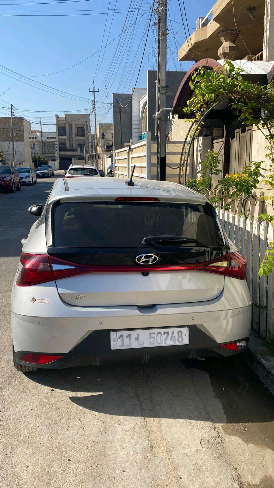 النوع والموديل: هونداي i20 أوتوماتيك
📌 سنة الصنع: 2023 (رقم بغداد)
📌 اللون: فضي
📌 سعة المحرك: 1300 سي سي، 3 سلندر
📌 الكيلومترات: 60,000 كم
	•	كاميرا أمامية وخلفية + حساسات رجوع
	•	شاشة لمس مع بلوتوث و USB
	•	مثبت سرعة
	•	تكييف أمامي ممتاز جدًا حتى في ساعات الصيف الحارة
	•	مقاعد قماش مريحة
	•	تايرات جديدة + ويل كب حديث
	•	دوشمة جديدة
📌 الحالة العامة:
	•	السيارة نظيفة داخليًا وخارجيًا
	•	بدون حوادث، فقط شخوط 
	•	سنوية جديدة
📍موقع السيارة: بغداد
***********
***********