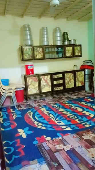 بيت للبيع في الكوت حي الجوادين مساحته 300 بي  ثلاث غرف نوم وتحتوي احد الغرف على حمام داخلي ويحتويي البيت على استقبال صاله  مطبخ حمام صحيات طرمه كبيره حديقه وترك مساحته الغرف 4×5
مطبخ 4×5
مساحته الاستقبال 6×4
مساحه الصاله 9×5
؛واجهيه البيت 10
سعر البيت 55 وبي مجال الاتصال على هاذ الرقم ***********
***********
