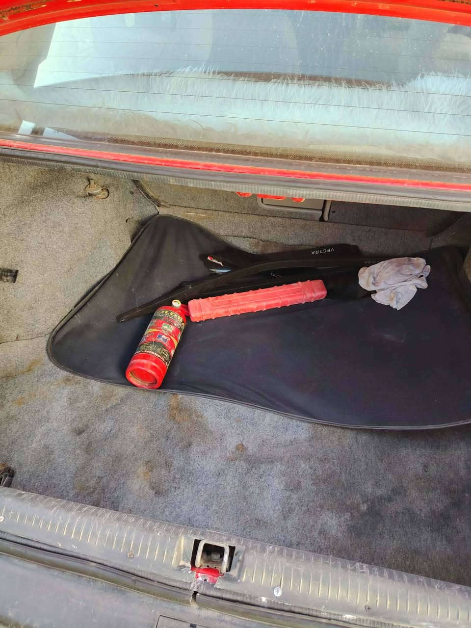 فكترا حجم 16
كيرمحرك جديد + لاصرف ولا نفخ 
سيارة بدون صبغ +بس بونيد بخ 
موديل 1990
تحويل وكالة+هزه سنويه جديد 2030
سعر 37 بي مجال
***********
