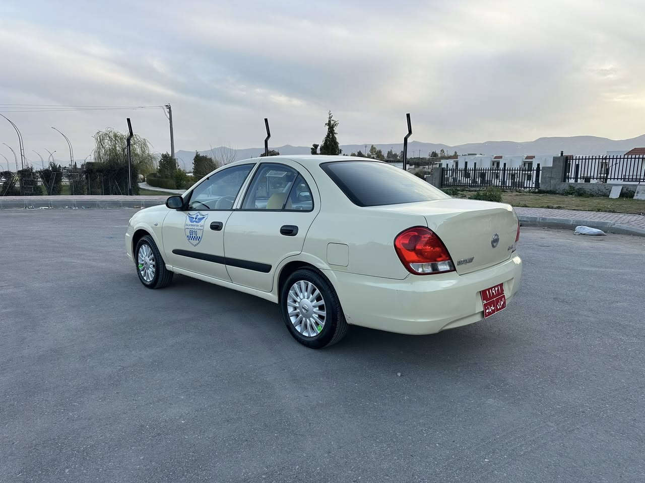 بەناوی خوا سەنی٢٠١١  سەیارەکە زۆر جوانە هەمووگیانی بەشەرتە  گیڕ و مەکینەو تەقەو ڕەقەو تەبرید  هەموی بەشەرتە چەمەلخی سایەق پیشەوە بۆیاخە لەگەل یەک پەلەی درگای سایەق  سەنەوی هەتا ٢٠٢٧ تازەیە سعر ١١٣$
***********
***********
