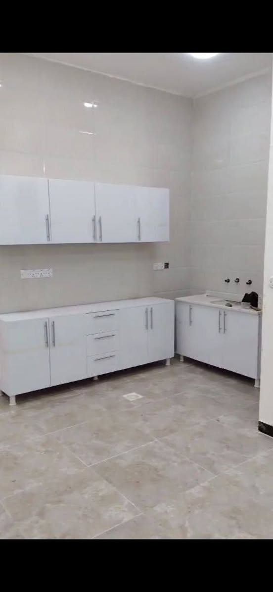 كاونتر مترين ارضي وملحق وسنك متر و20 
للحجز واتساب ***********
