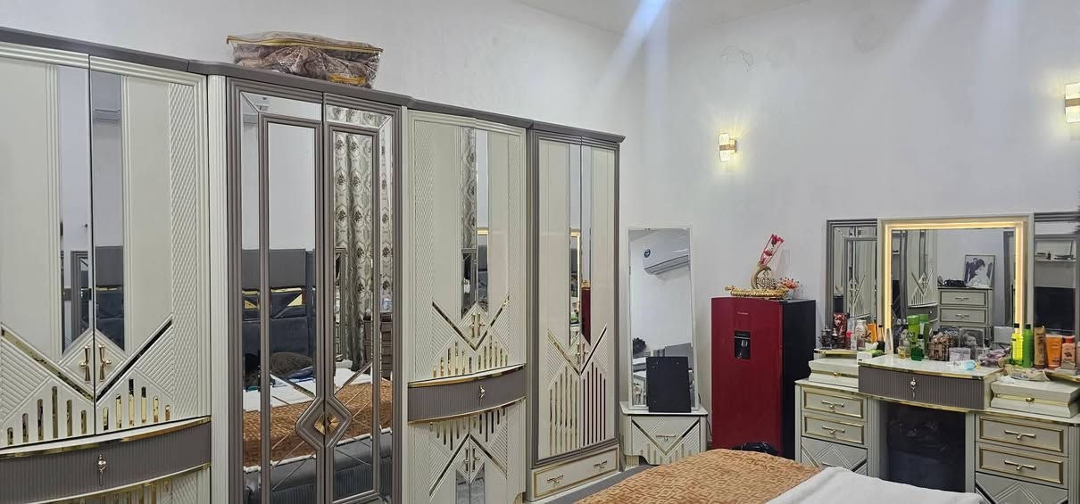 دار للبيـــــــــــــع....
طابــــــــو زراعي سنـــــــــد  // 25.... 
زويــــــــر الغربي تقسيـــــم الثاني 
خلف محطــــــــة الوقــــــــــود بتــــــــــه
ـــــــــــــــــــــــــــــــــــــــــ
المســـــــــاحه الكليــــــــــــه // 115م
 تبليـــــــط مــــــــاء كــــــــهرباء مجــــــــاري
ـــــــــــــــــــــــــــــــــــــــــــــــــــ
طابقيــــــــن والبناء جــــــــديد وبحاله جيده
 ثــــــــلاث غرف نـــــــــــوم 
صالــــــه هـــــــول مطبـــــــــــخ حار بارد
 صحيات خارجية وداخليه كــــــــــراج ومـــــــــــــناور   ....  
ــــــــــــــــــــــــــــــــ
***********
***********
