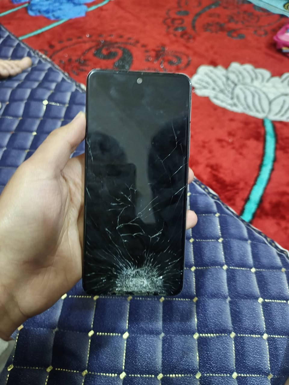 سلام عليكم موبايل ريد مجك 6 برو اختصاص العاب بوبجي 120 فريم وشفتات هم  للبيع محتركه شاشه وما عدي فلوس اصلحه مشتري ب 800 قبل سنه وهسه ابيع 150 وبي مجال بدون ملحقات *********** بغداد جميله
