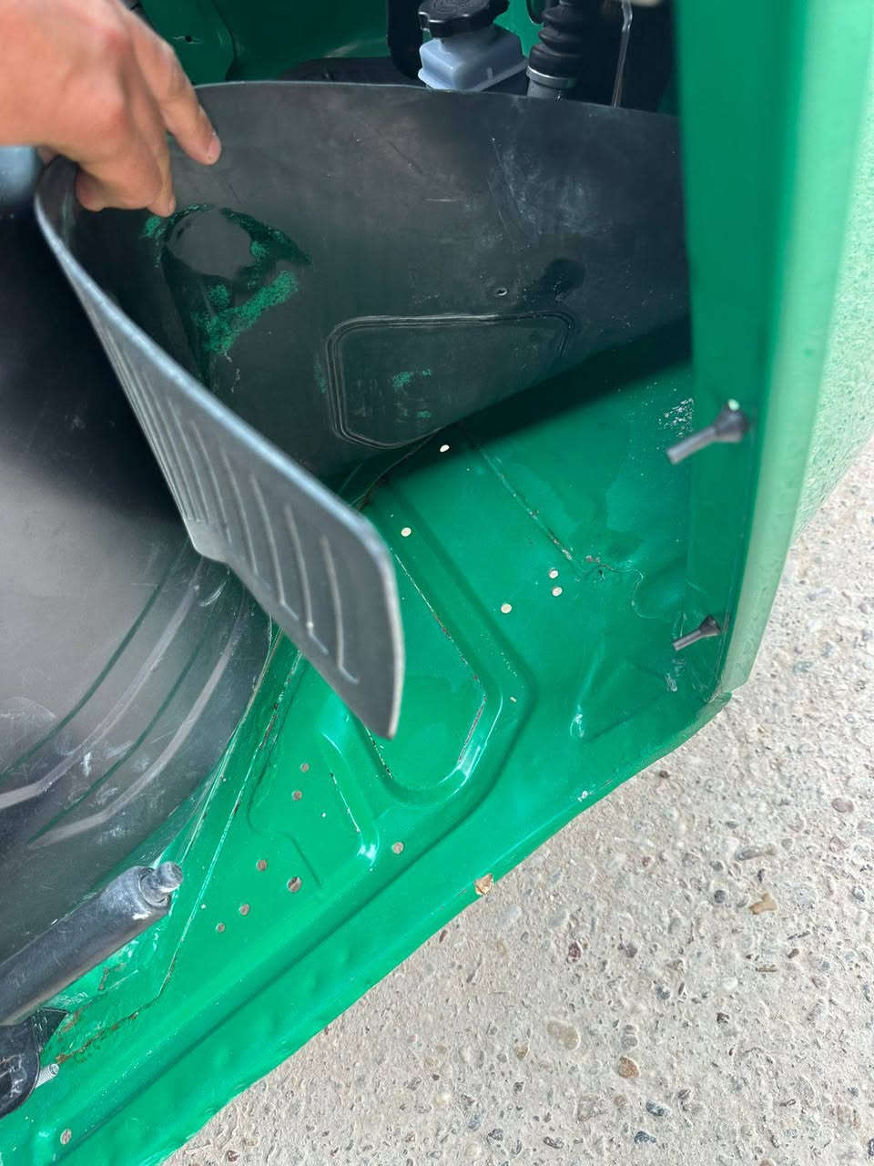 سلام عليكم تكتك 21مرقمه معمر حوض لغوده وبيه شبر بلصفحه ومكينتهه بيه كلجات لان مجتفه المكينه مجفته شركه بس ما مفشوكه رايده 8250وبيه مجال قليل الشراي يخابر ويدلل مكاني سيطره الشعب القديمه السريدات
***********
