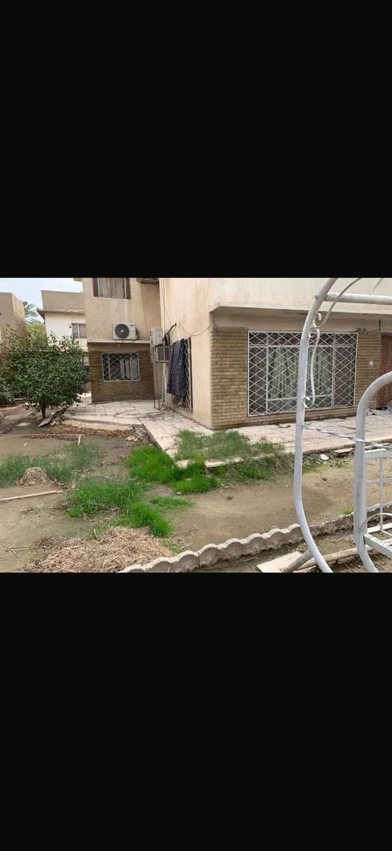 عقار للبيع حي البنوك - التربية / قطعة ارض 600 متر 
20م واجهة ونزال 30م مشيد عليها بناء 200 متر عكاده وصب بحالة جيدة .. سند مستقل ملك صرف / للاستفسار والتفاصيل يرجى الاتصال على الرقم
‭0770 457 8186‬
