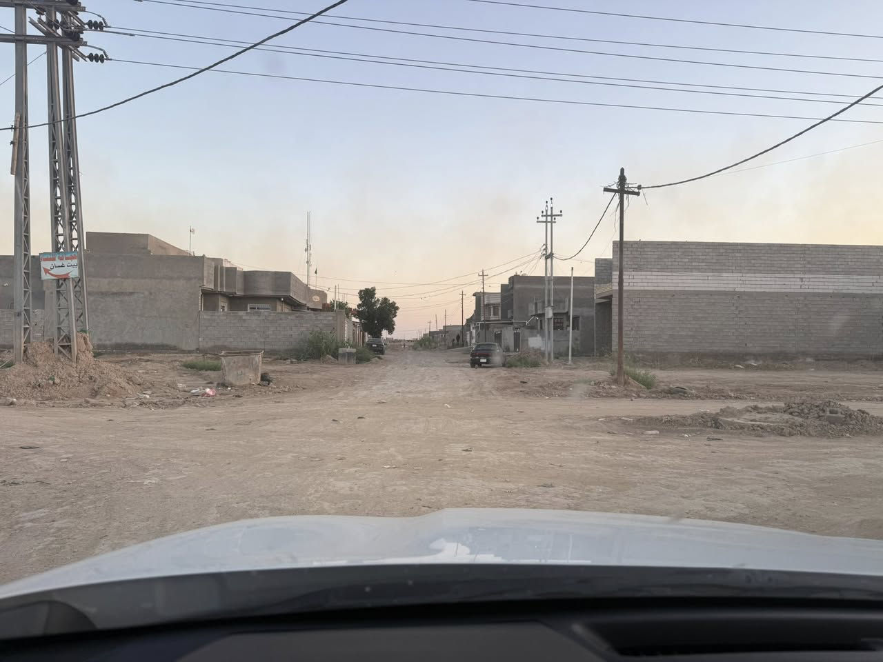 قطعة طابو صرف في حي ( الامير الثاني ) 
بجانب بيت استاذ ( سلوان ) 
تقع على شارع ( 30 ) وشارع ( 20 ) —( ركن ) 
مساحة ( 173 ) م 
تحويل ( مباشر ) 
خدمات - ماء - كهرباء 

للاستفسار مراجعة مكتب ( غيدان ) للعقار  
واسط - الزبيدية - مقابيل حي ( الصناعي )  
***********  
*********** محمد سيد غازي
