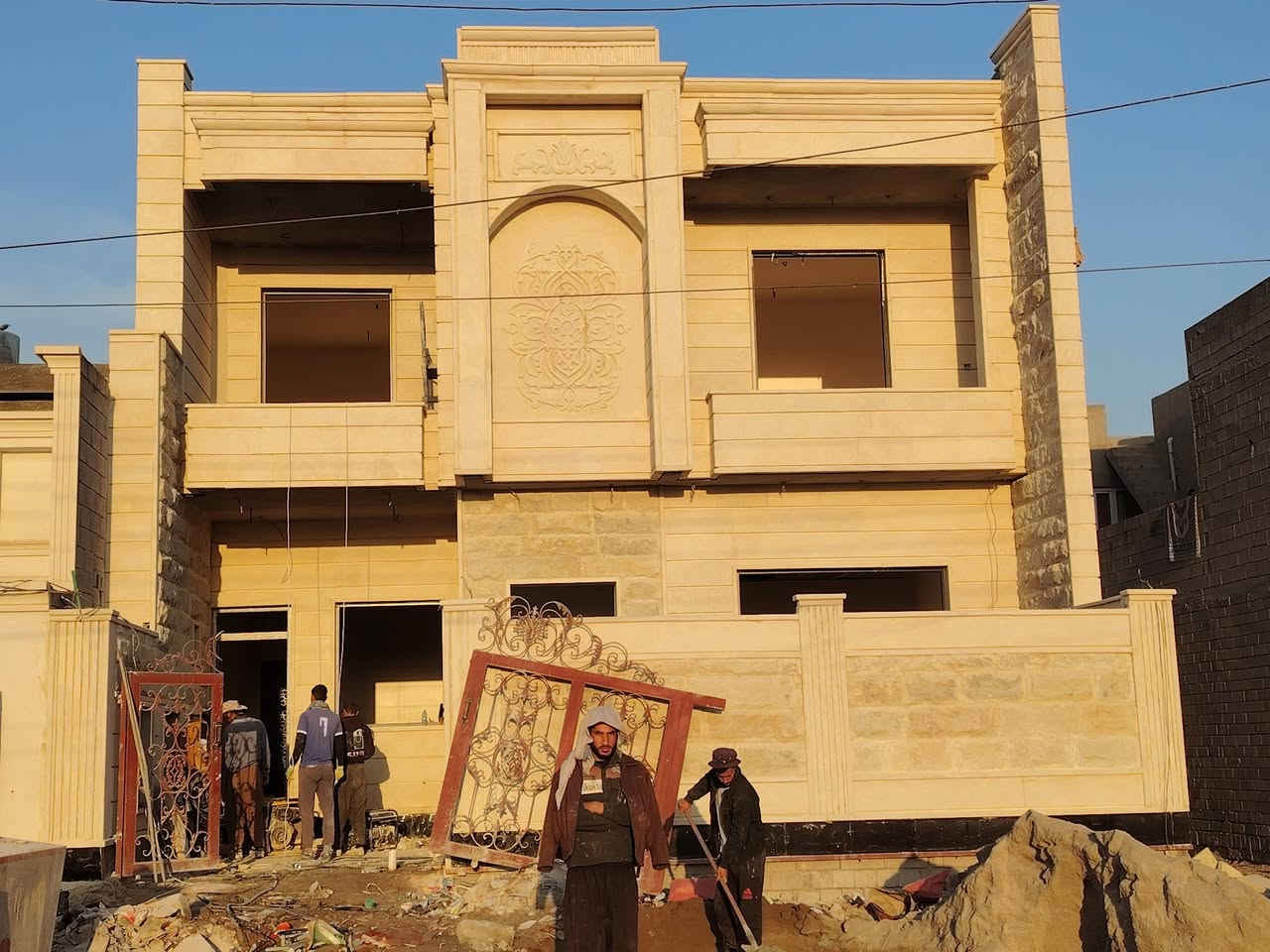 سلام عليكم كادر حجر حلان واجهات كوبنات شبابيج حف ودرز وتصليح شقل بانسب الأسعار ***********واتساب اتصال
