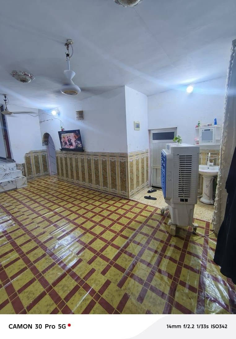 سلام عليكم مكلف بالنشر تريد البيت اتصل على الرقم بيت للبيع طريق كربلاء بغداد عمود 50وتنزل مسافه كيلوين عن شارع العام مساحه 375متر سند 25اقرار بسمك بي بيتين كبار وساحه جبيره تريده اتصل وفتهم من صاحب البيت ‏‪***********‬‏ كربلاء, العراق
