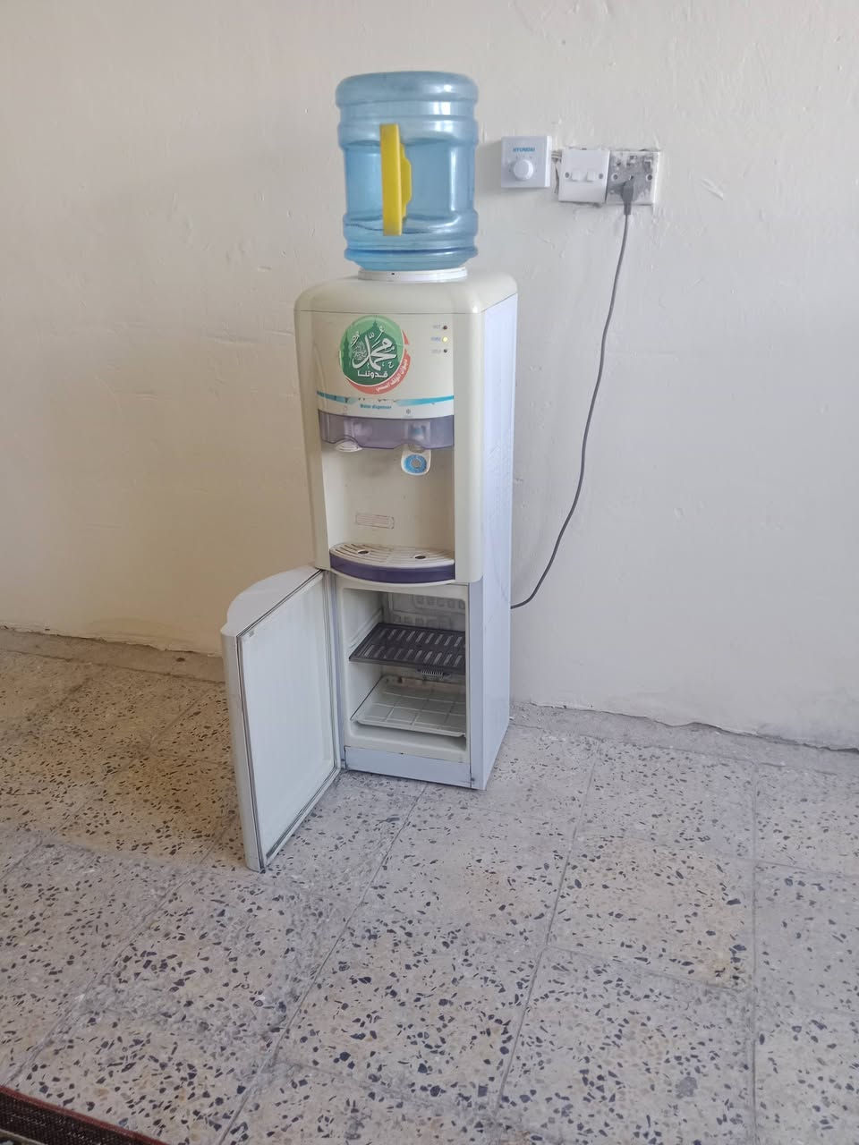 سلام عليكم تانكي ماء جديد لوك سعره 50 الف بي مجال براد ماء نضيف جدا السعر 40 الف بي مجال قليل العنوان بغداد الحسينية للاتصال ***********
