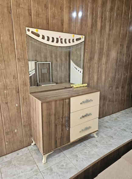 غرفه نوم للبيع نظيف كلش كامل سعر 375 الف شراي يخابر رقم ***********
