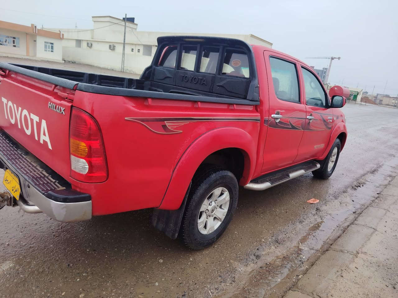 تيوتا مرزي موديل 2010
فور ويل گير عادي
بدون صبغ بيها 3 مكانات بارد
كير ومحرك شرط
ماشيه 300 الف 
للتواصل ***********
