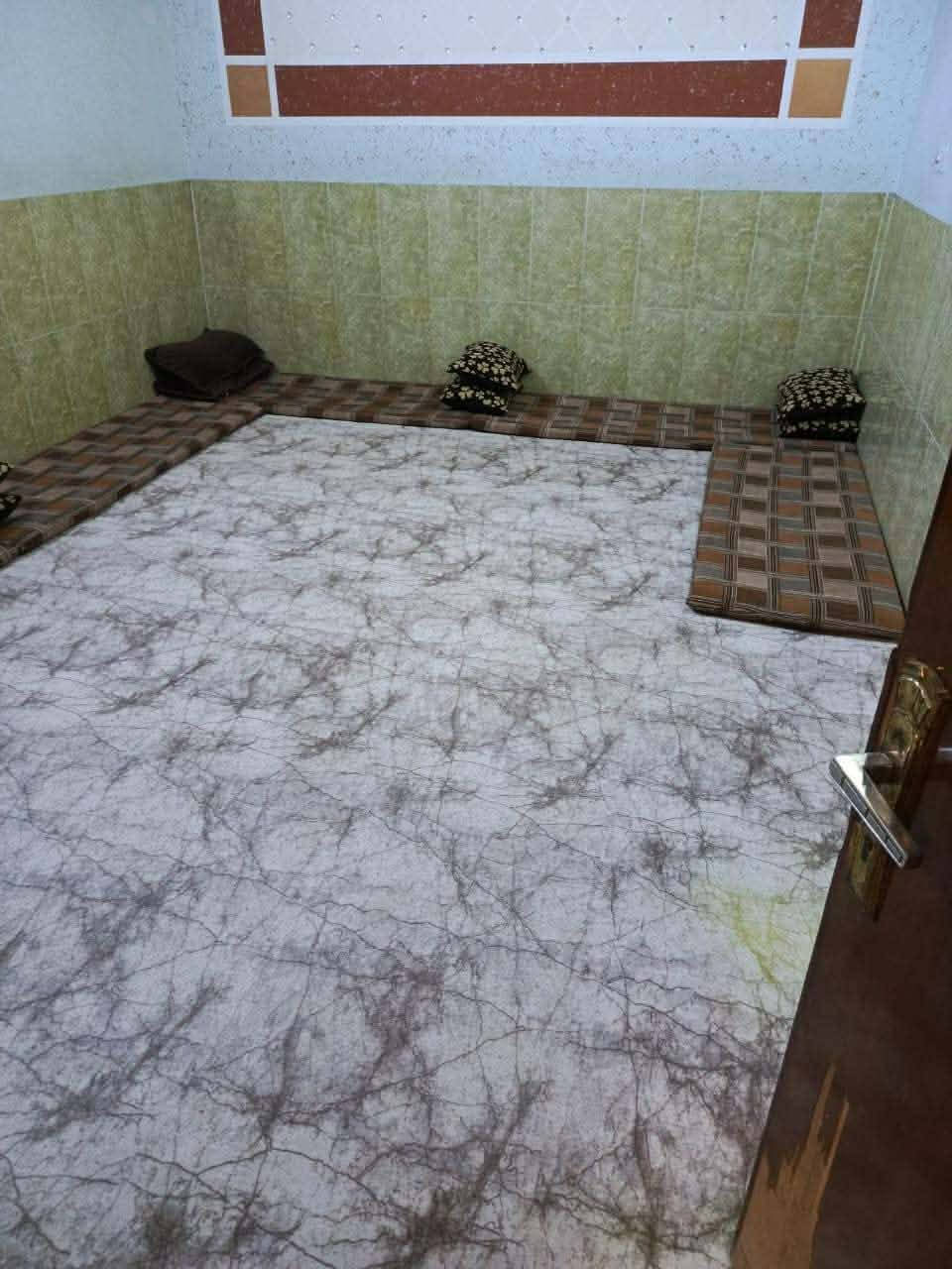 بيت للبيع ع شارع نهر فليح خلف مدرسة ساريه مباشر 
المساحه 250 نزال 15الوجه 17 طابقين مكمل من كلشي 
كامل هو والاثاث والسبالت 
السعر 150 مليون وبي مجال شي بسيط 
***********
طابو صرف
