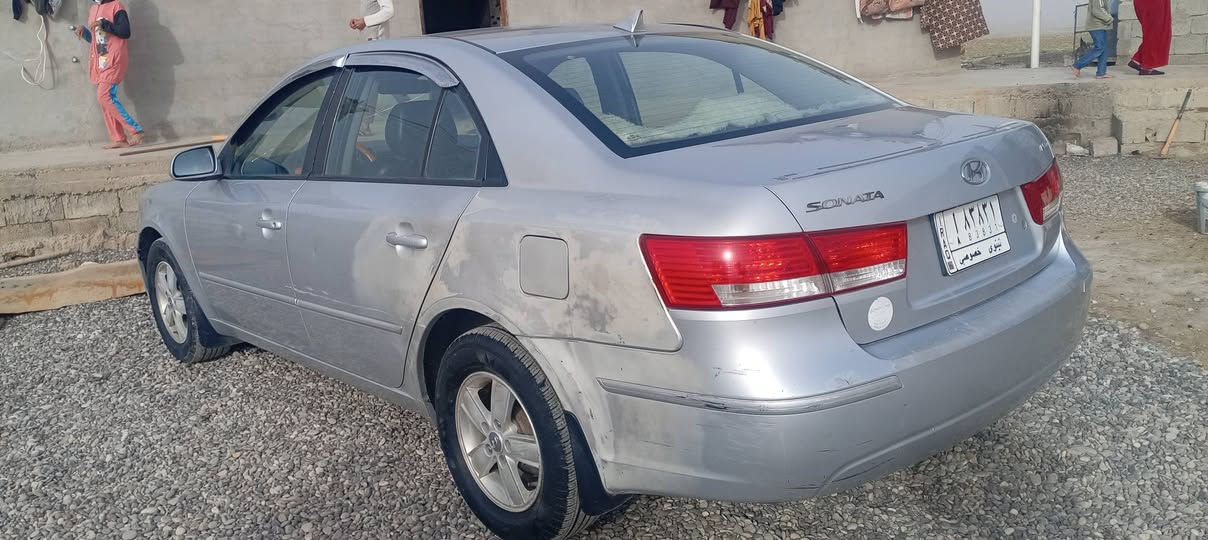 السلام عليكم سوناتا للبيع موديل 2012 شرط تحويل شرط محرك كير بيها قطعه وحده بدون داخل رش فقط محرك 2000 السعر 110 بيها مجال *********** مكان القياره
