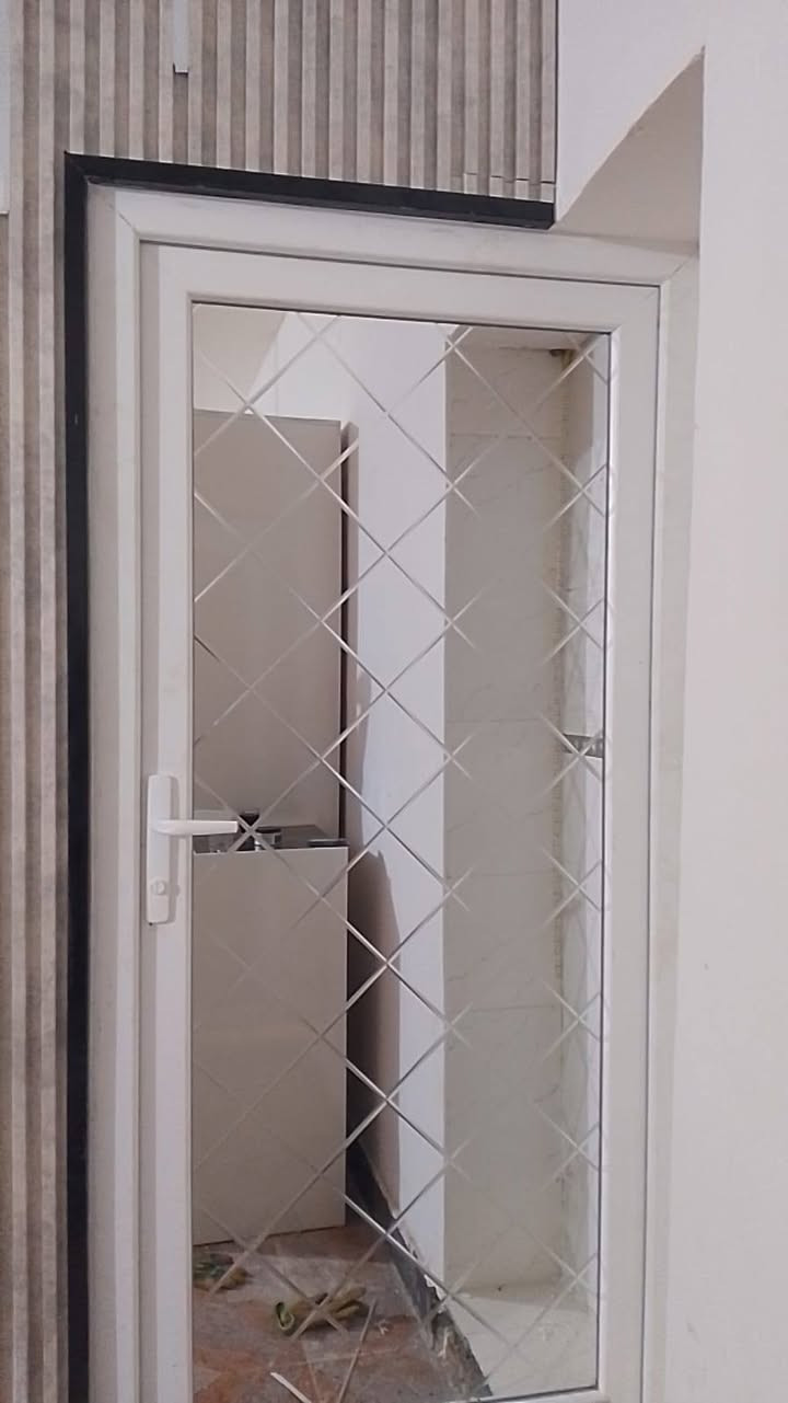 🚪🔥 معمل أبواب وشبابيك PVC في الرمادي – البفراج 🔥🚪
إذا تريد أبواب وشبابيك بجودة عالية وشكل راقي وسعر مناسب، إحنا بخدمتكم 💯
✔️ تصنيع محلي داخل المعمل
✔️ تركيب احترافي ودقيق
✔️ أشكال حديثة تناسب البيوت الجديدة
✔️ أسعار منافسة جداً
✔️ سرعة بالإنجاز
📍 الموقع: البفراج – قرب جسر عمر / يم حداد وقاعة البمارد
📞 للتواصل والاستفسار: (***********)
واتساب ***********
