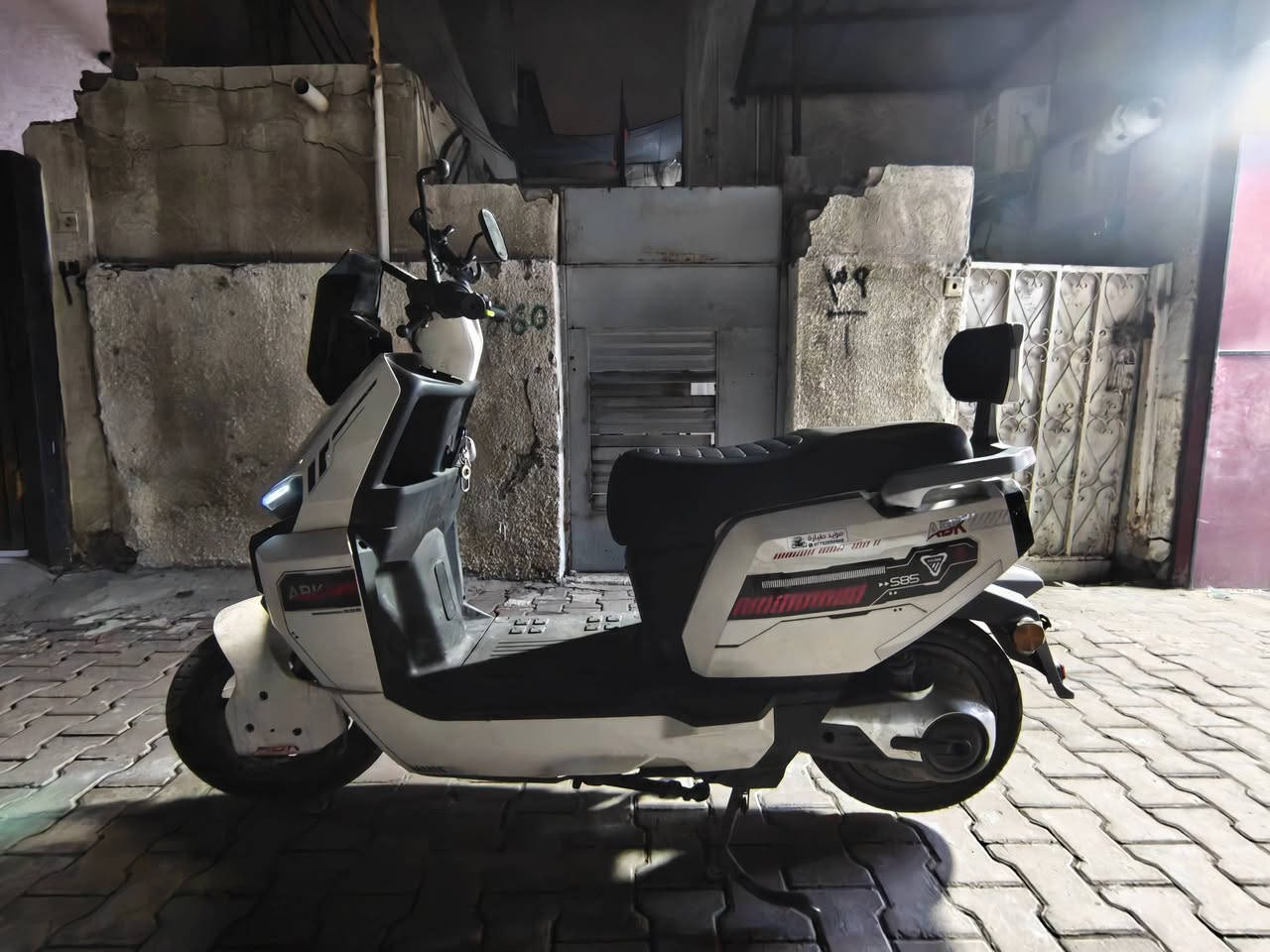 سلام عليكم شباب دراجه شحن البيع استخدام  قليل جداً فقط لا غير  دراجه عالميه الله شاهد  كلها كامله مكمله كل وعيب مابيها امانت الله  تجي مواصفات عالميهه وماخذها من مؤيد طيارة وصل الضمان بيها
الموديل 2025 
النوع ABK العالميه 
البطاريات 6 دبل
التحويلا ت1.2.3
السرعه 65 حقيقي يعني 
دبل إشاره 
جهاز انذار السرقه 
قفل ستيرن +قفل بصمه 
لونها كلش مميز 
كشن سياحي  VIb
نضام ABS
نضام USB
نضام R رجوع الخلف
طارات جبلي 
بريكات دسكات دهن 
أطارت جوبلس 
لدات اماميه وخلفيه 
اسطابً لايت 
شاحنه ذات شحن سريع ويقاف ذاتي  
اشاير رباعيه 
سعرها ٩٥٠ الف
اي استفسار اتصال 

***********
