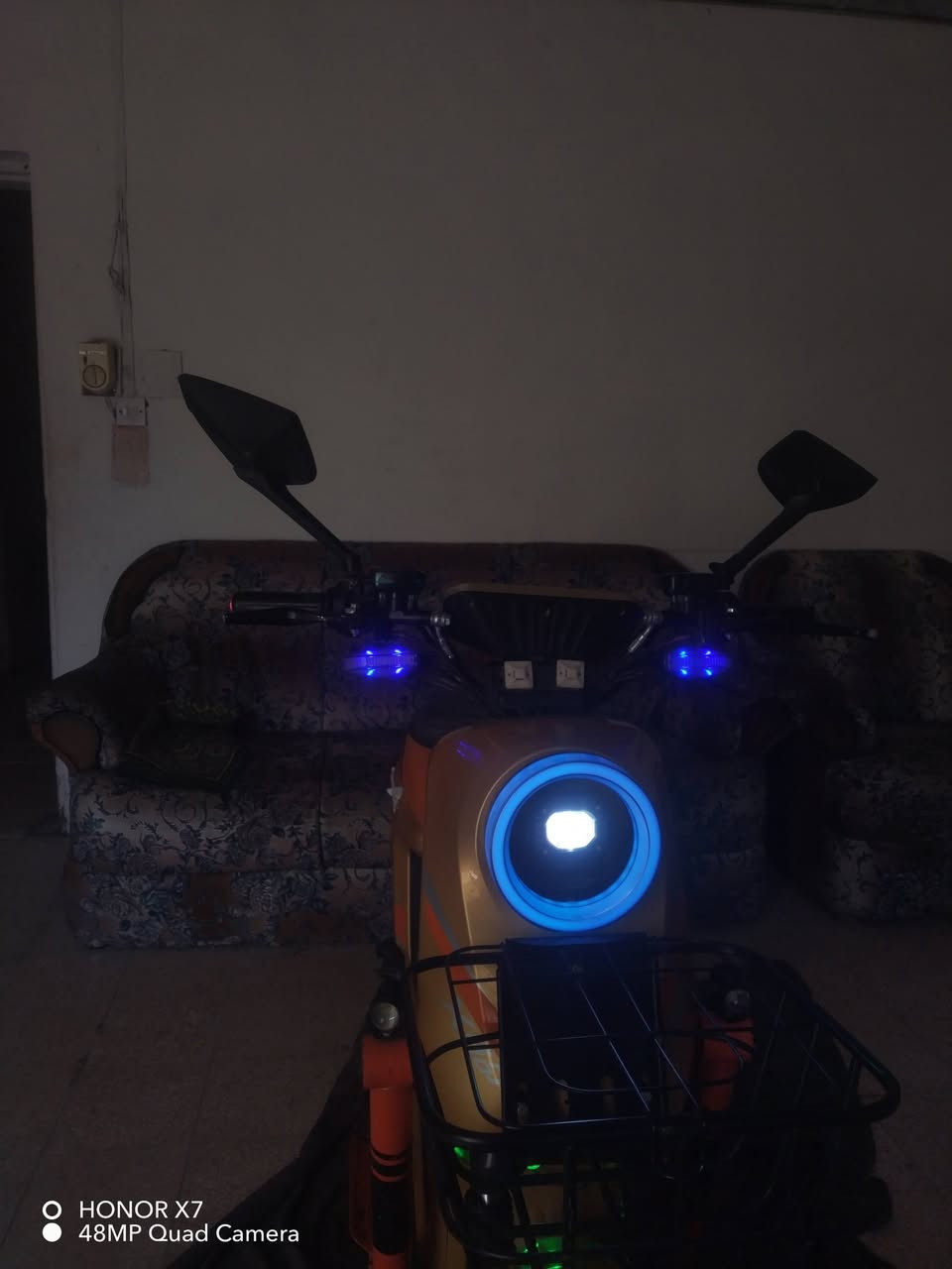 🛵دراجه شحن x900 الدراجه شلعه ومعدل فول 
موديل 2025
💿تايرات جدد جوبلس
الدراجه  وبيها سله جديده اماميه شايلها 
⚡ملف 2000 نحاس 
🦾سرعه 114كم.س
🔋٥ بطاريات كبار 
🪉جهاز انذار لمنع السرقات
دبل سويج وتشغيل وتشغيل بصمه عن بعد وتشغيل بصمه بلدراجه ونشرات داير مدايرها ملاعيب العيد منضومه زنون عدسه وبيها نظام بك R🛑 وشاشه بيها خلل بسيط كلش بسيط 
الدراجه فقط بيها شخوط خفيفه وما مأثره علا الدراجه من الصوره السعر 375 وبيها مجال للطيبين المكان بغداد السيديه شارع أربعين 
للاستفسار ***********
